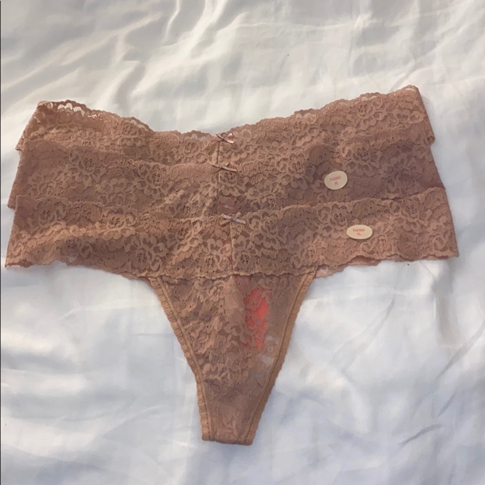 Womens 3pk lace Thongs